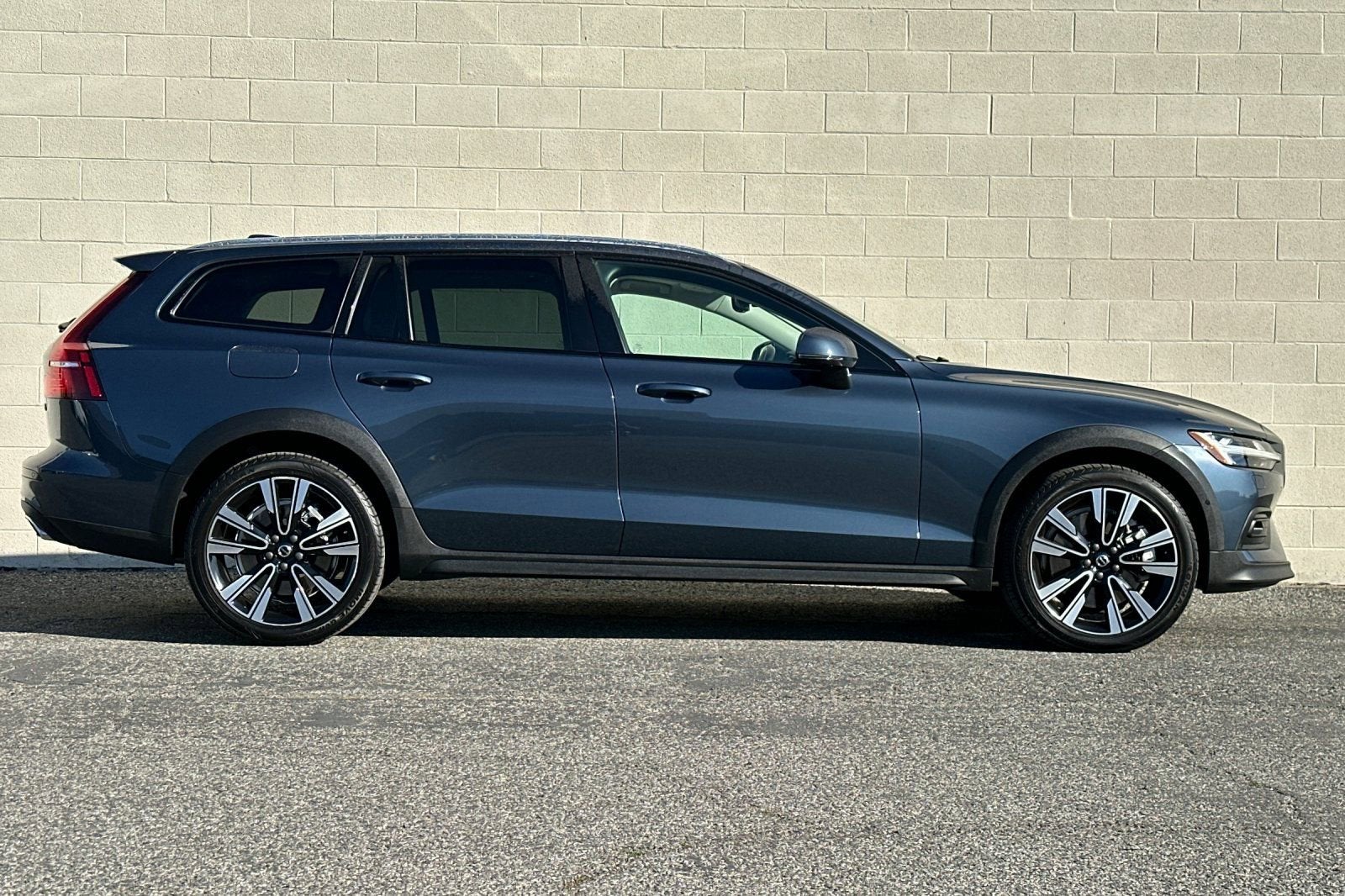 2022 Volvo V60 Cross Country T5