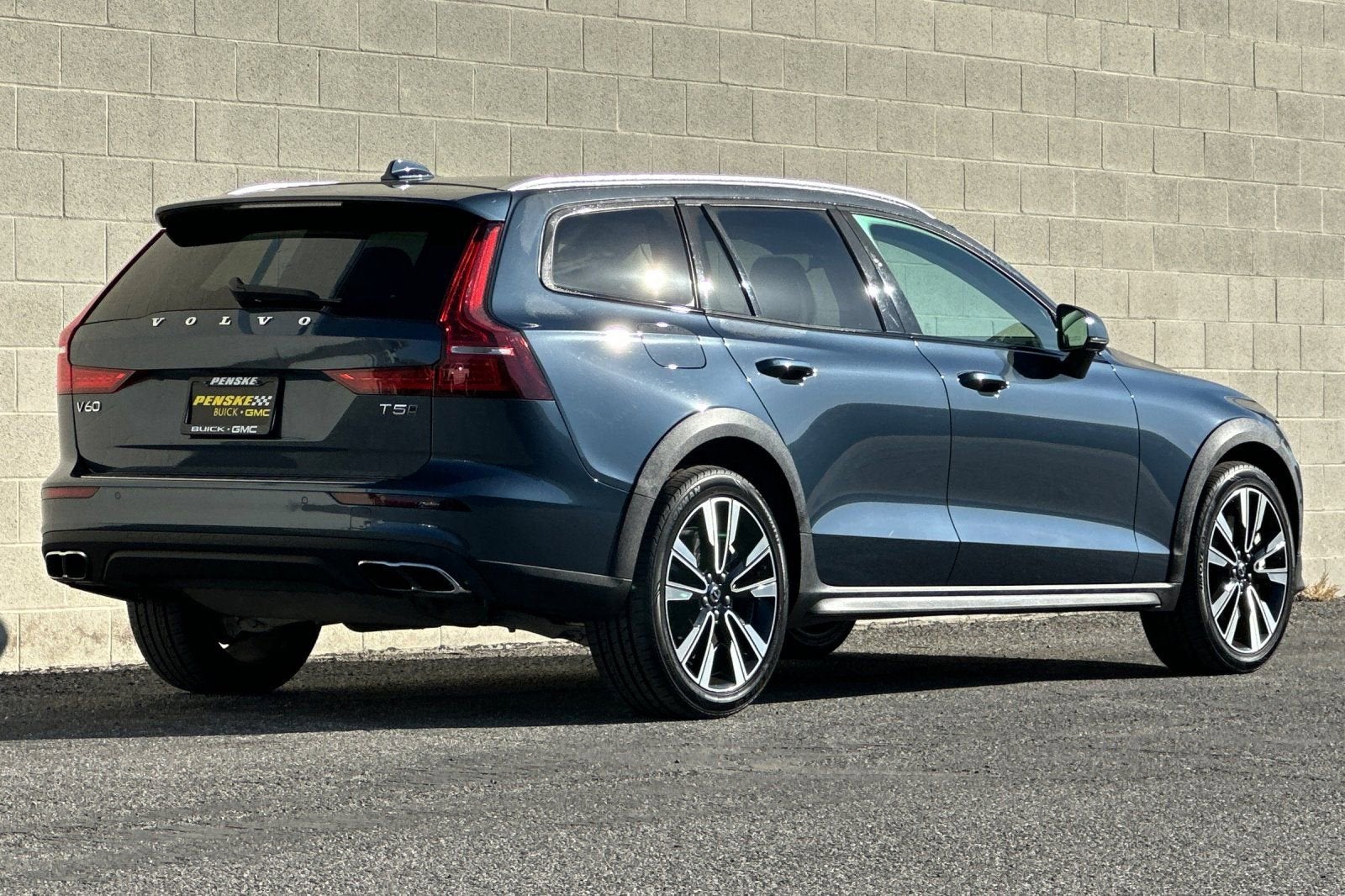 2022 Volvo V60 Cross Country T5