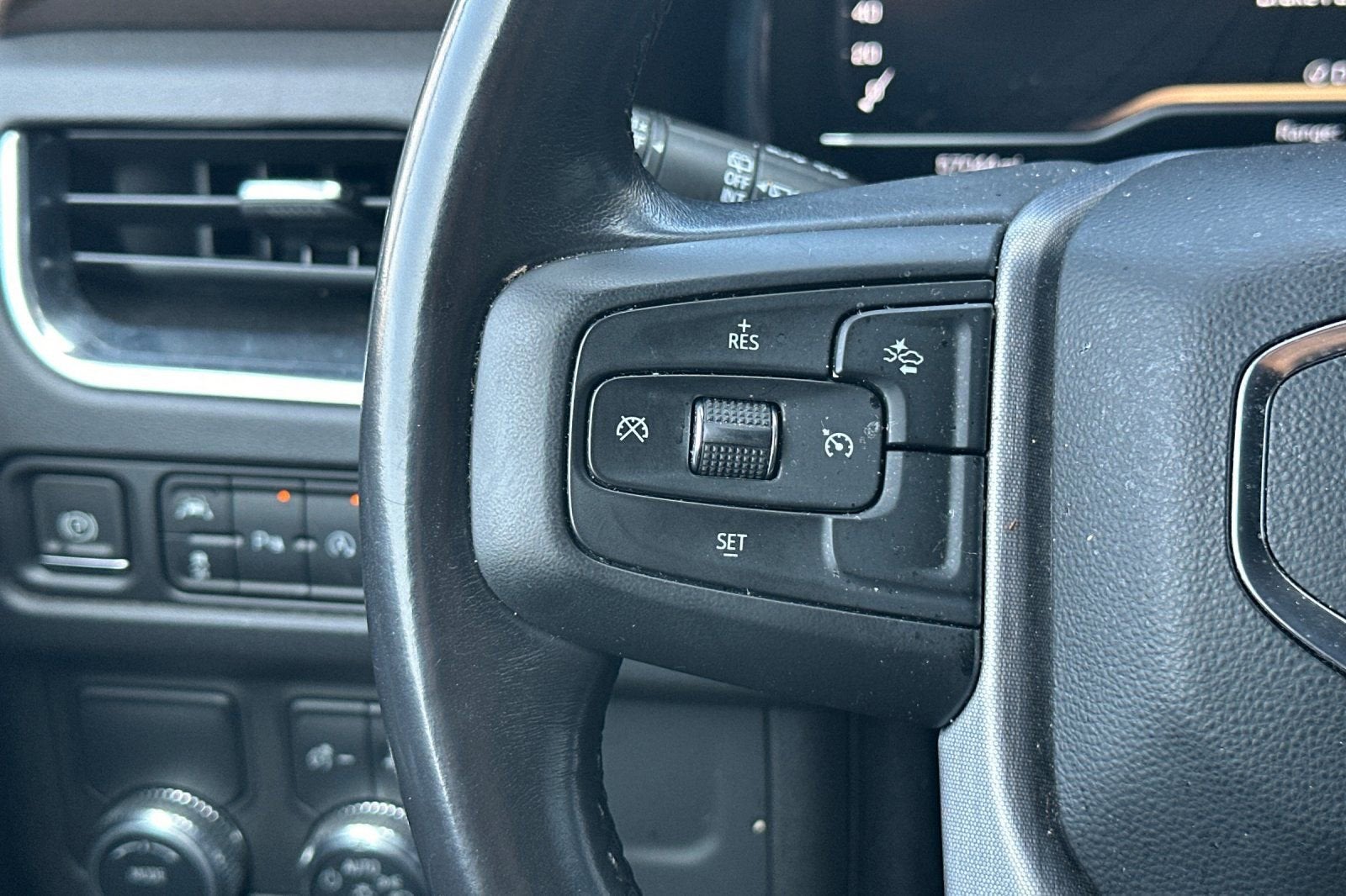 2022 GMC Yukon SLE