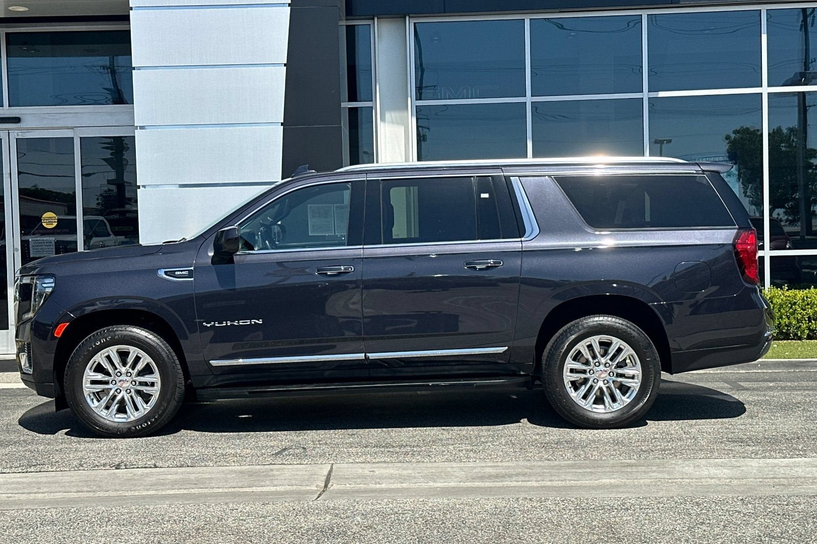 2023 GMC Yukon XL SLT