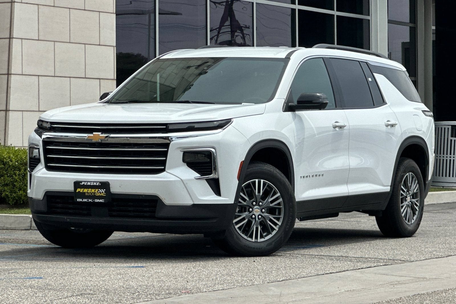 2024 Chevrolet Traverse LT