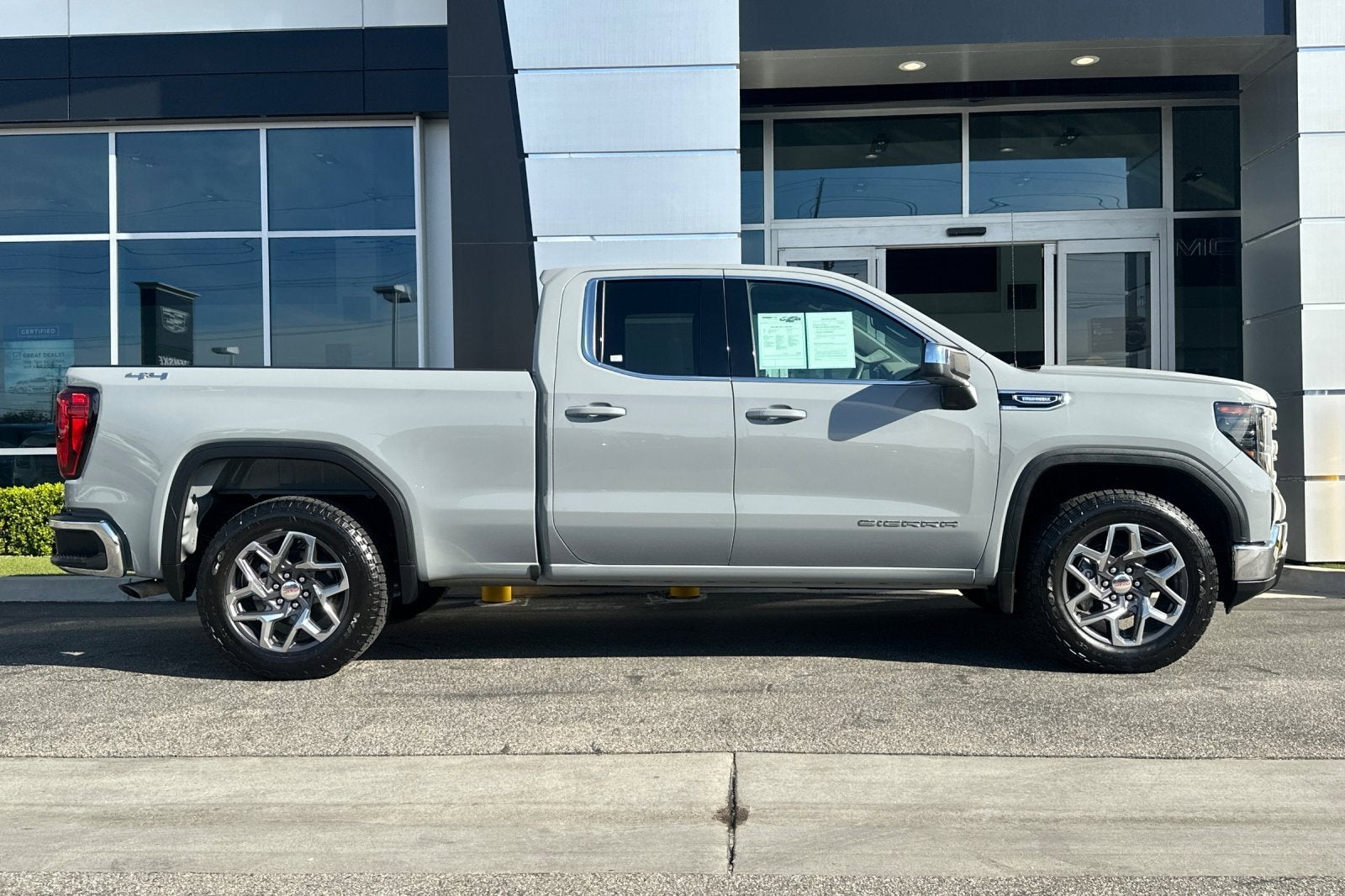 2025 GMC Sierra 1500 SLE