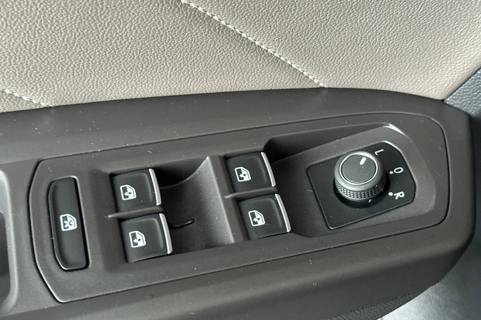 2022 Volkswagen Atlas Cross Sport 3.6L V6 SEL R-Line