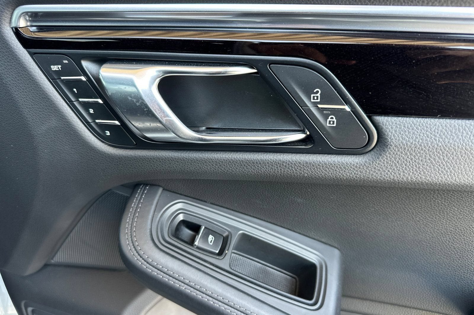 2024 Porsche Macan NA